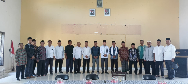 Foto Bersama Para Peserta MUSCAB DMI Wanasaba dengan Camat Arfany M. Masany, S.STP, MH & Pengurus Tarpilih dengan TGH. Habiburrahman, Lc Terpilih sebagai Ketua, TGH. Hudori, Lc Sekretaris, pada Rabu (4/2/2026) (Dok. Pribadi)